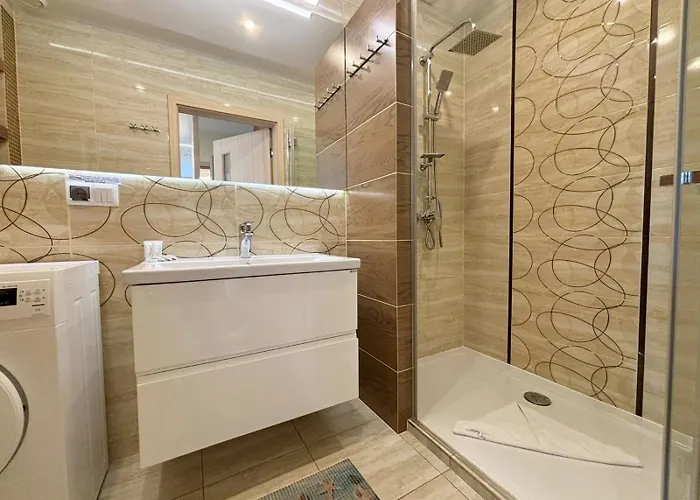 Bryza - Cesarskie Z Parkingiem * Świnoujście